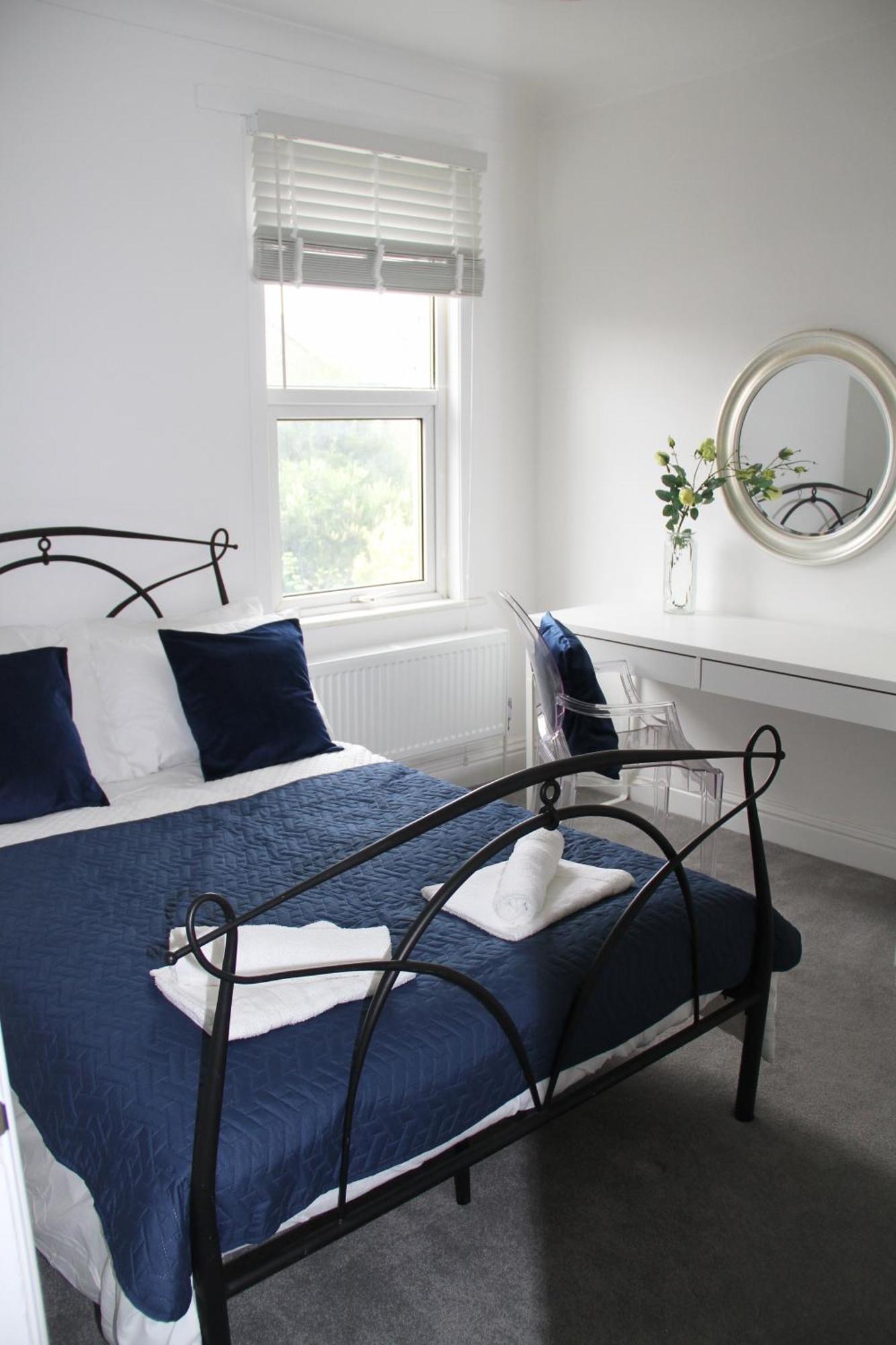 No 10 Spacious 2-bedroom House In Stratford With Parking For Up To Six Casa de Férias *