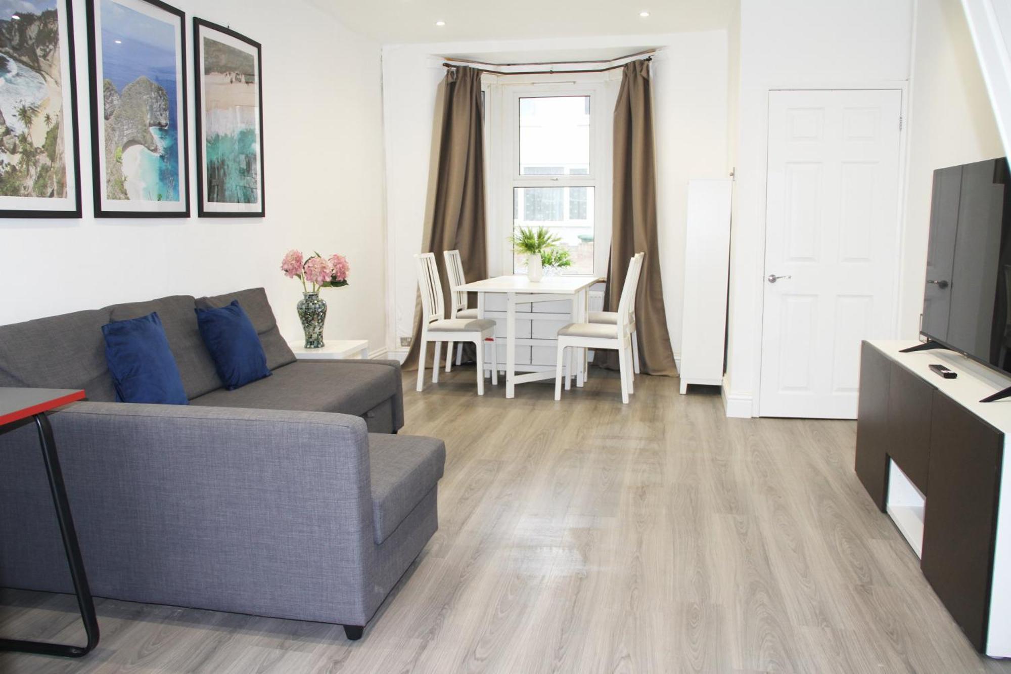 Casa de Férias No 10 Spacious 2-bedroom House In Stratford With Parking For Up To Six