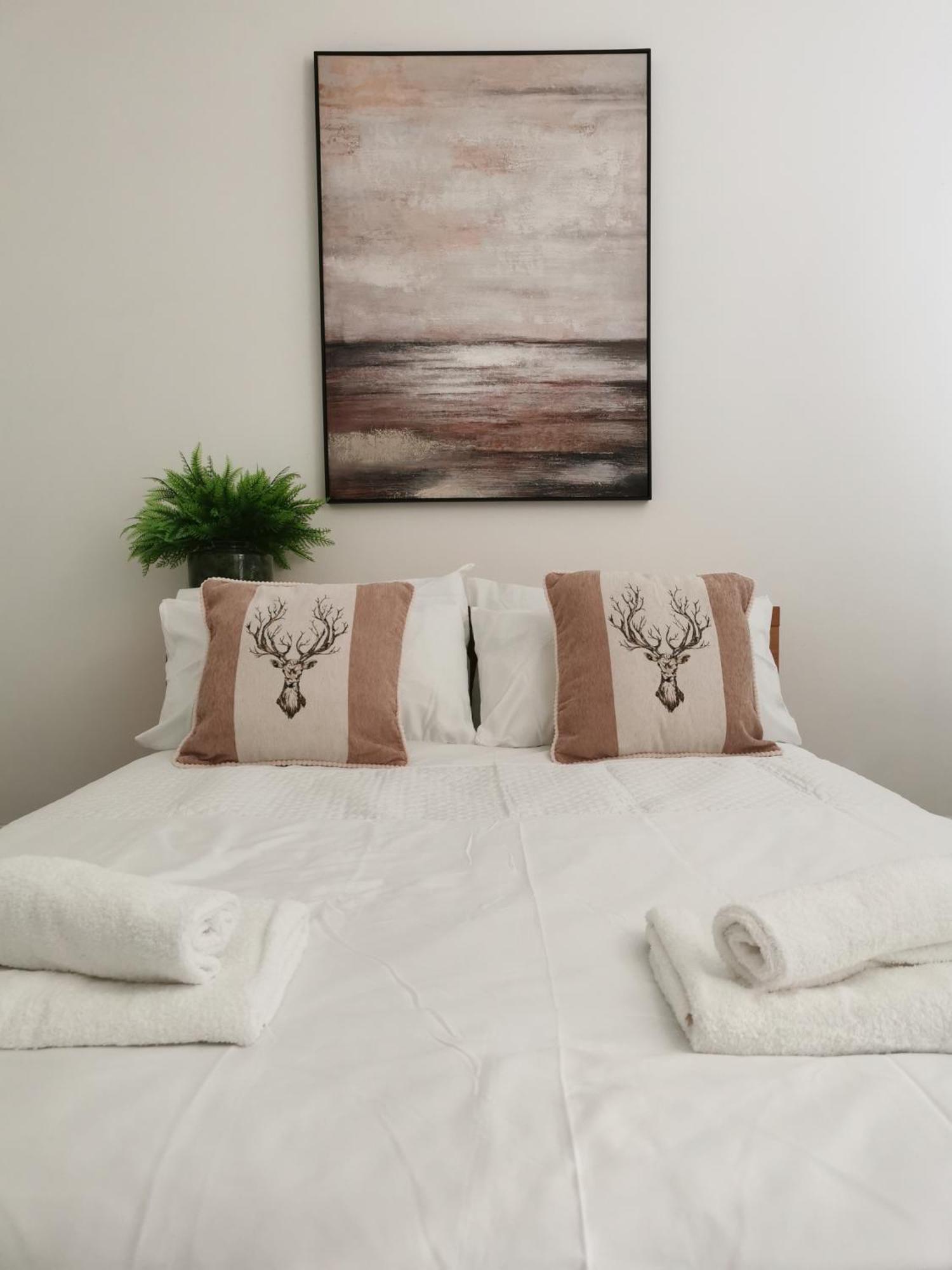 Casa de Férias No 10 Spacious 2-bedroom House In Stratford With Parking For Up To Six Londres