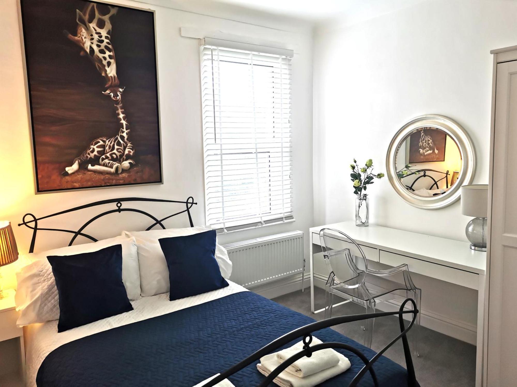 Casa de Férias No 10 Spacious 2-bedroom House In Stratford With Parking For Up To Six